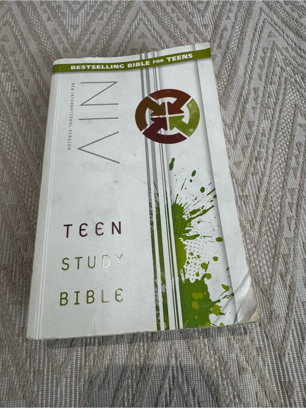 Teen Study Bible - White with Green Accent